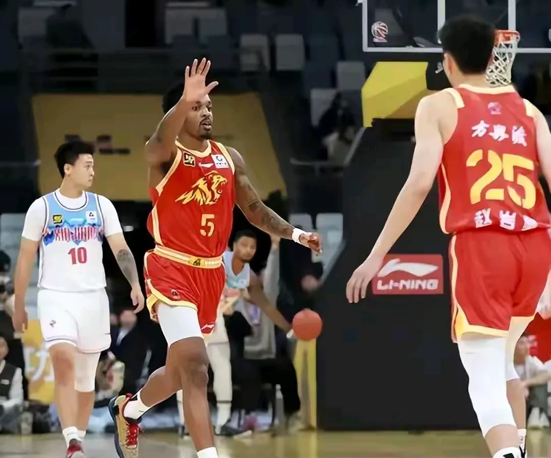 波特兰开拓者迎CBA常规赛关键赛，窗口期状态回暖，管理层满意，身体对抗强度拉满的简单介绍